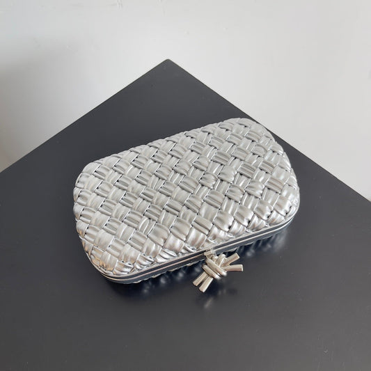 Luxury Bottega Veneta CLASSIC KNOT 20 IN SILVER LAMBSKIN