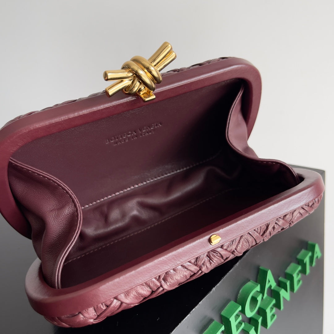 Luxury Bottega Veneta CLASSIC KNOT 20 IN PLUM PURPLE LAMBSKIN