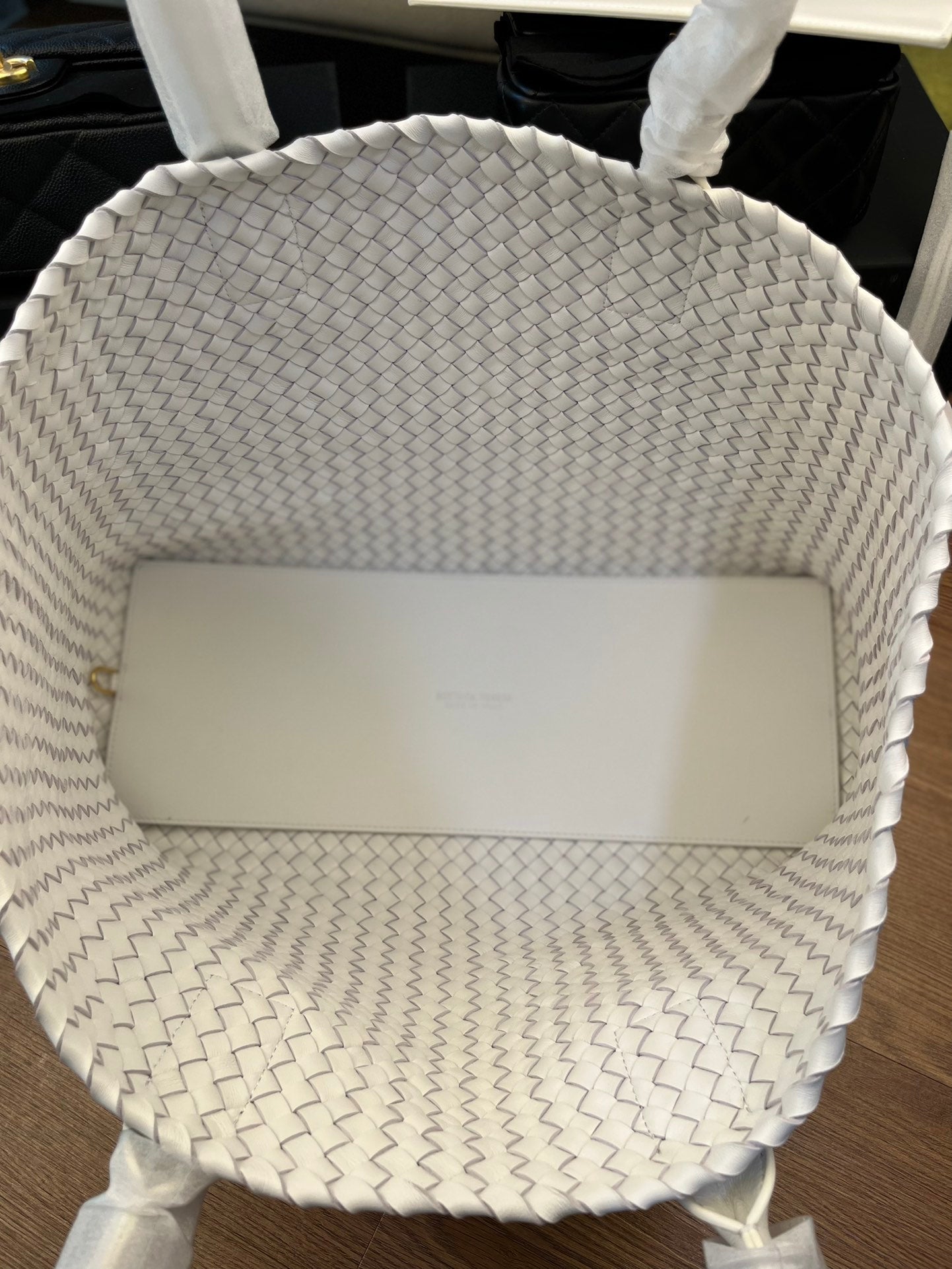 Luxury Bottega Veneta SMALL CABAT 33 IN WHITE LAMBSKIN