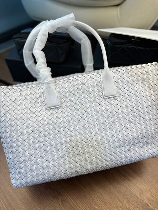 Luxury Bottega Veneta SMALL CABAT 33 IN WHITE LAMBSKIN