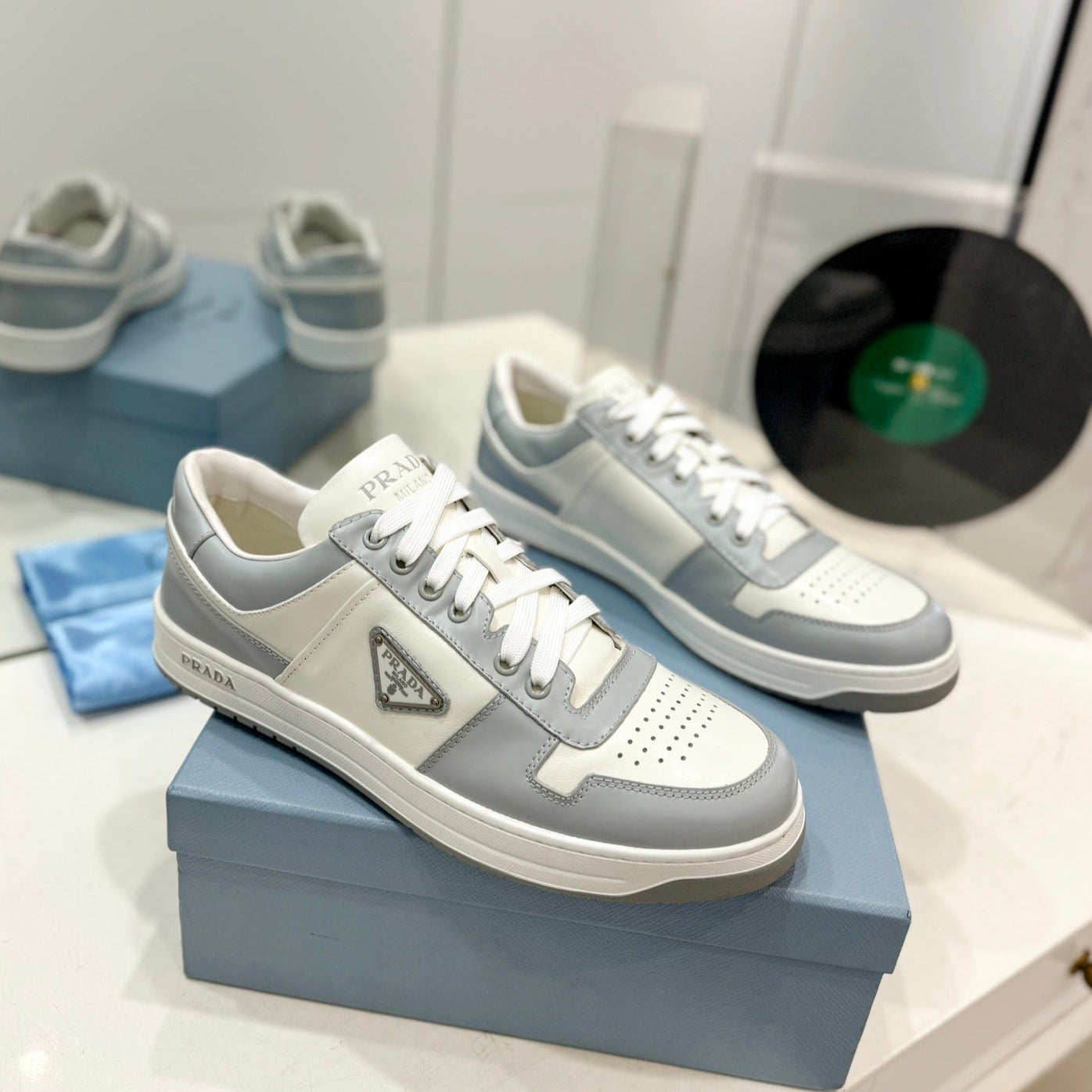 Luxury PradaDOWNTOWN NAPPA SNEAKERS WHITE AND GRAY CALFSKIN