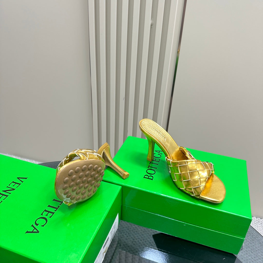 Luxury Bottega Veneta blink mule 95 gold metalic lambskin