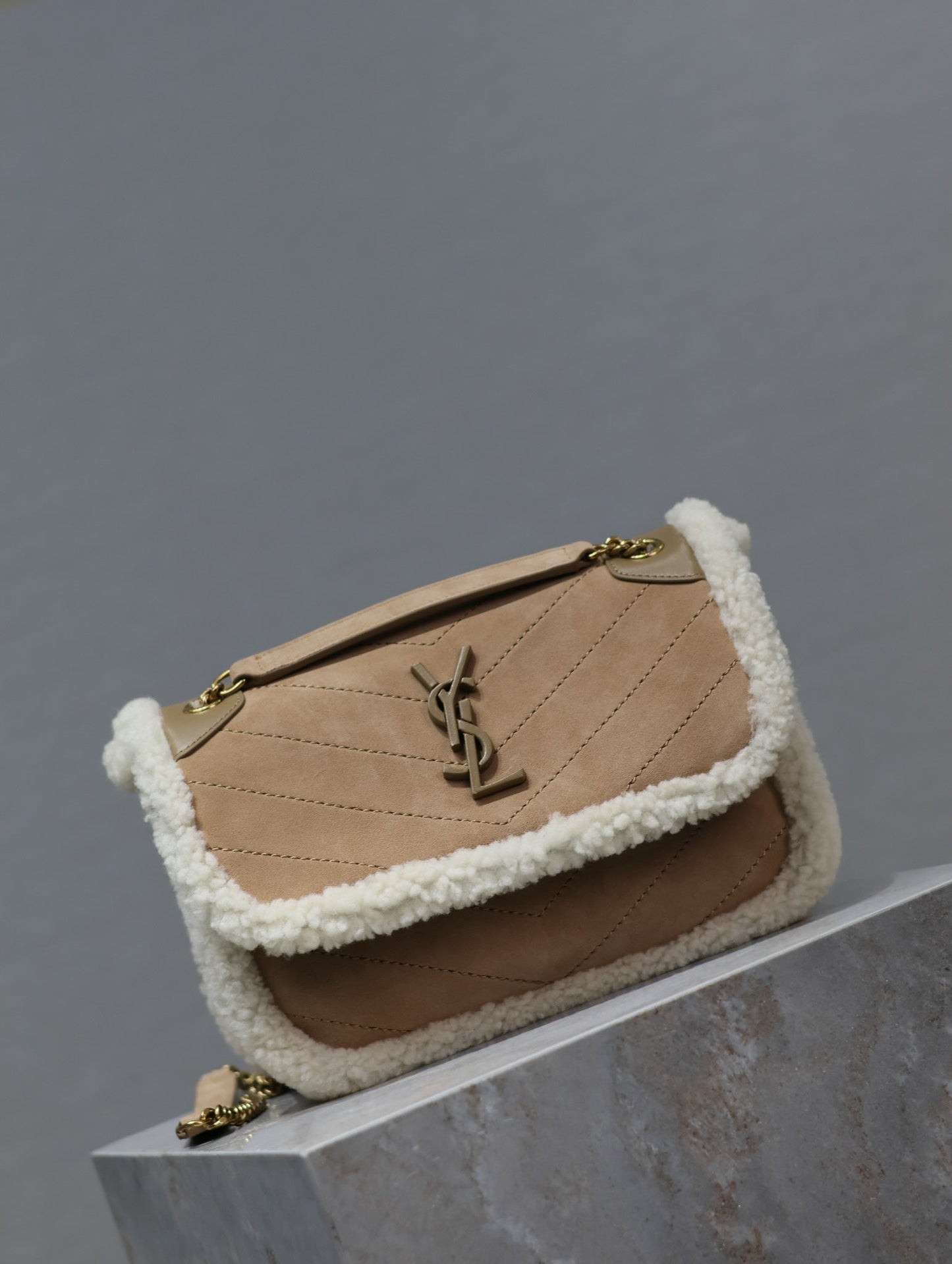 Luxury Saint Laurent NIKI SMALL 22 IN CAMEL SUEDE AND WHITE SHEARLING