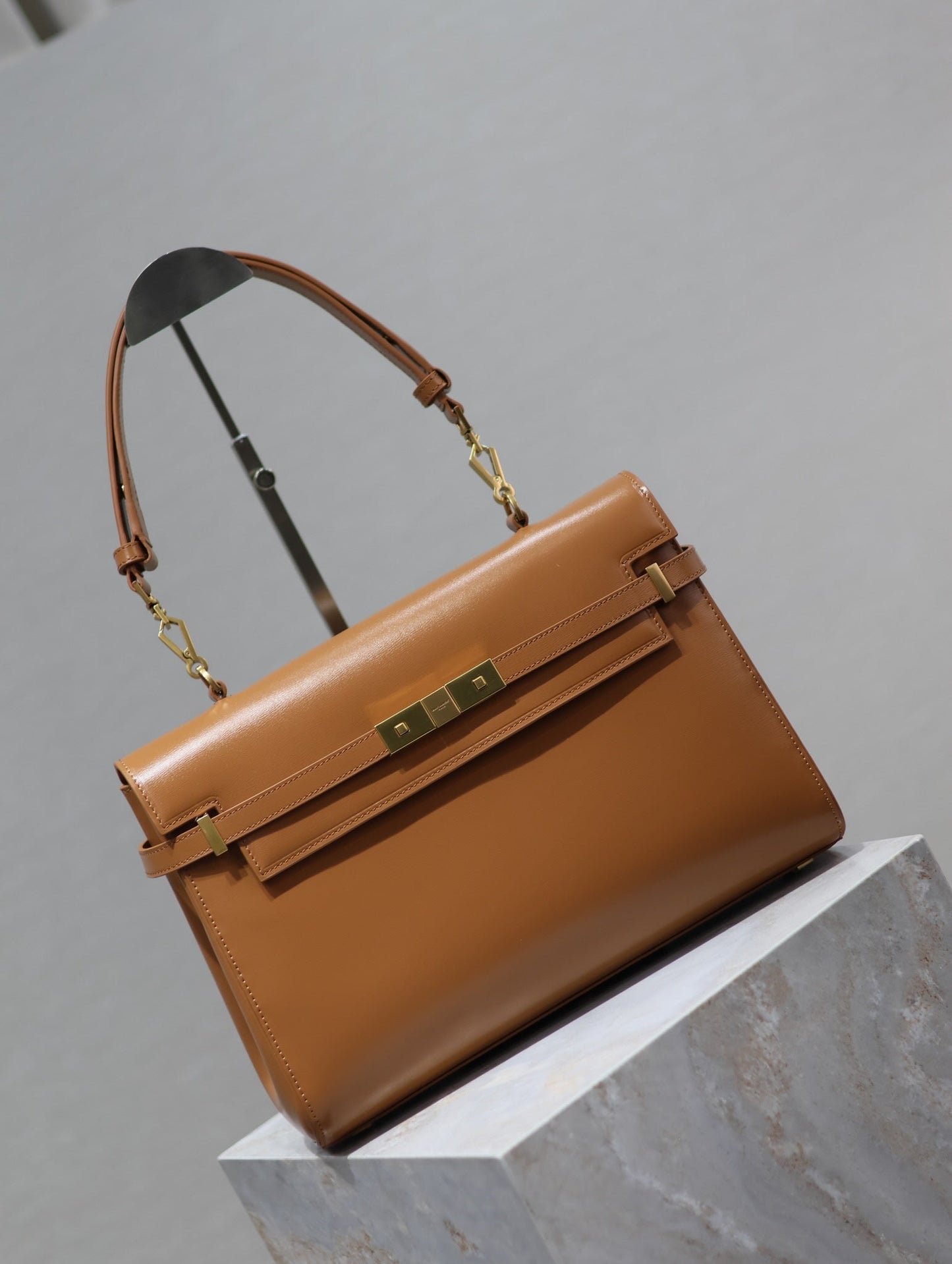 Luxury Saint Laurent MANHATTAN HANDBAG 32 IN CINNAMON BROWN CALFSKIN GOLD HARDWARE