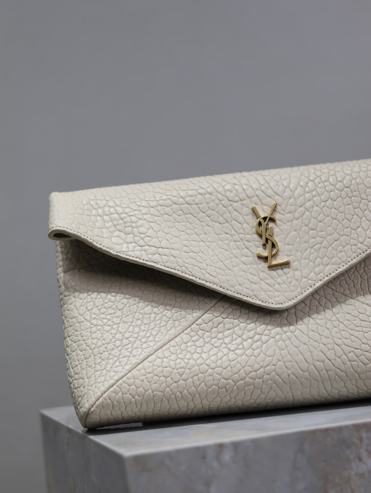 Luxury Saint Laurent YSL WHITE LAMBSKIN CLUTCH 225388