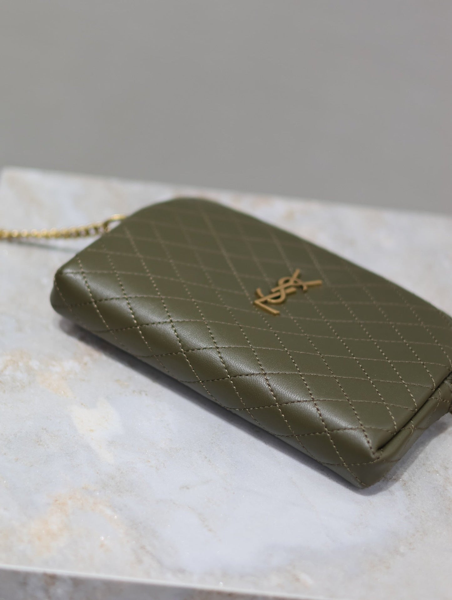 Luxury Saint Laurent GABY ZIPPED POUCH 19 IN UNIFORM GREEN QUILTED LAMBSKIN GOLD HARDWARE