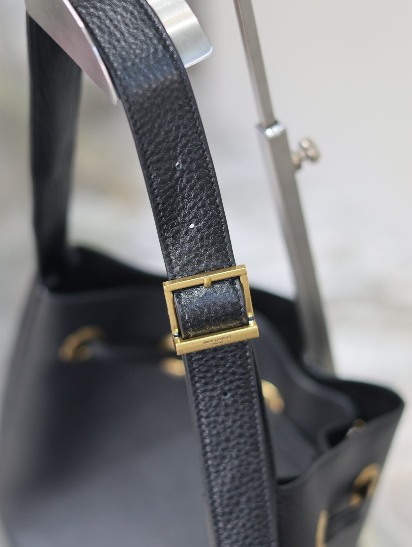Luxury Saint Laurent PARIS VII SMALL HOBO 30 IN BLACK GRAINED LEATHER GOLD HARDWARE