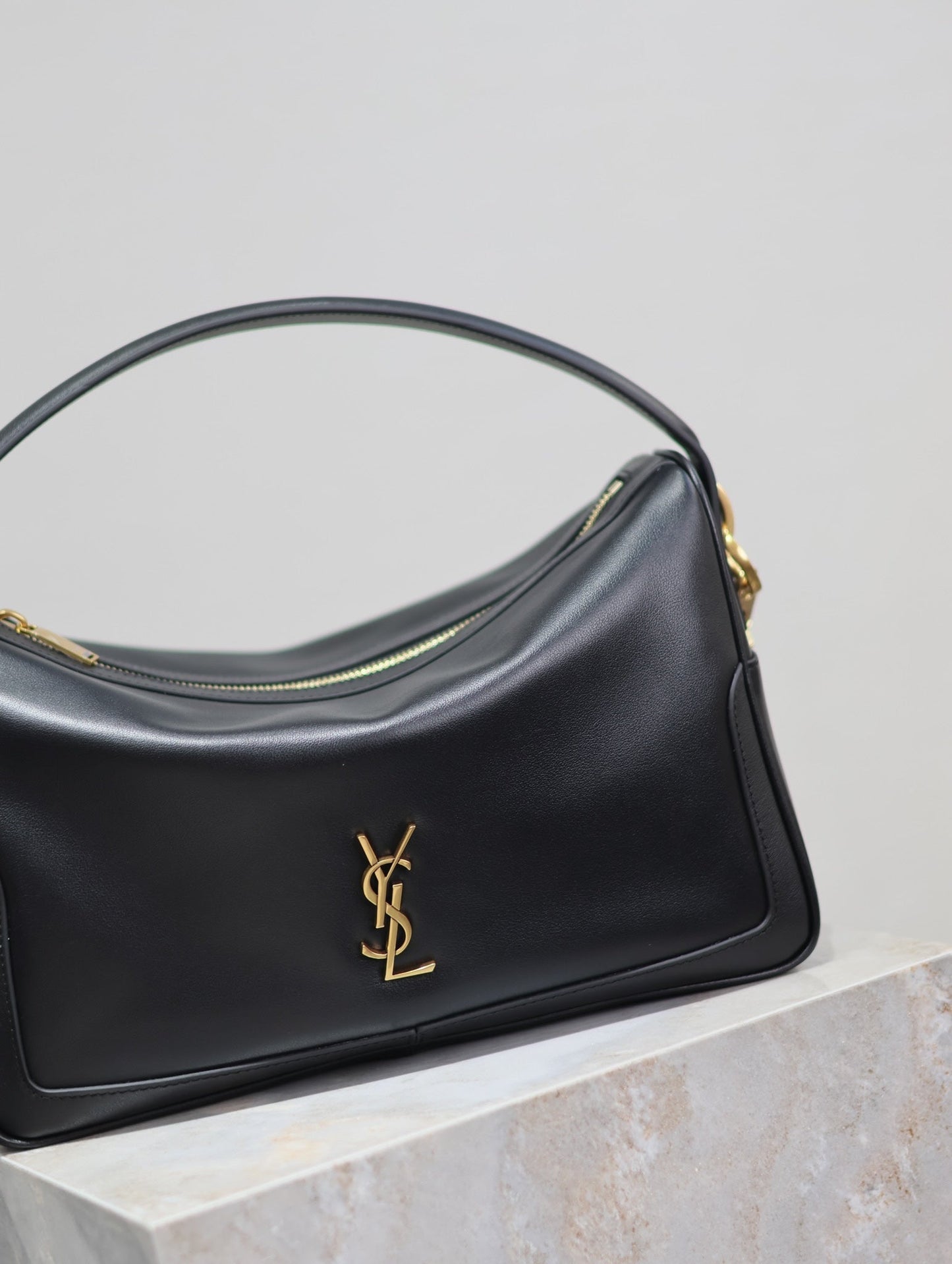 Luxury Saint Laurent CAMERA SUPPLE BAG 28 IN BLACK SMOOTH LAMBSKIN GOLD HARDWARE