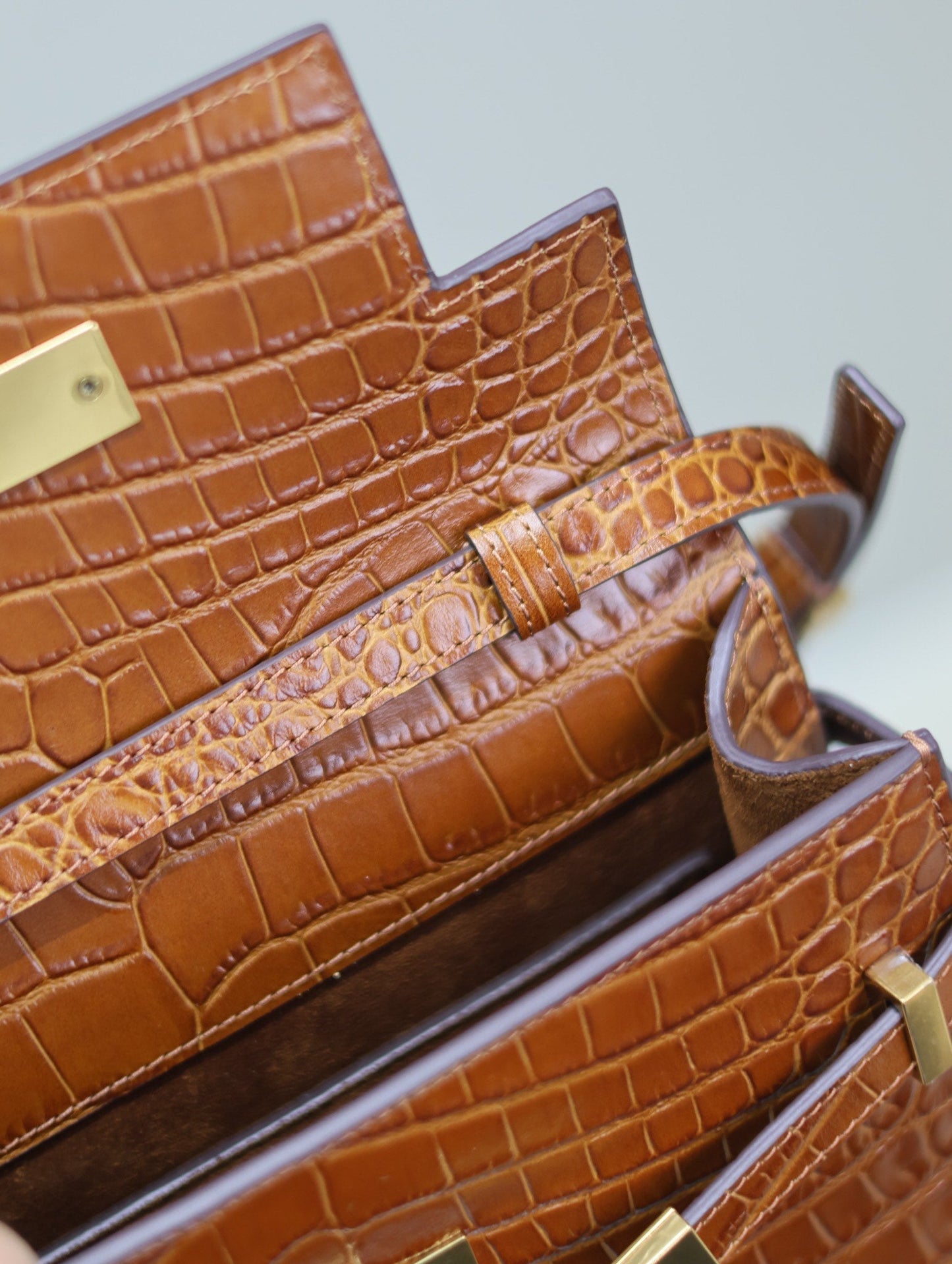 Luxury Saint Laurent MANHATTAN SMALL 24 IN BROWN CROCODILE PATTERN CALFSKIN GOLD BUCKLE