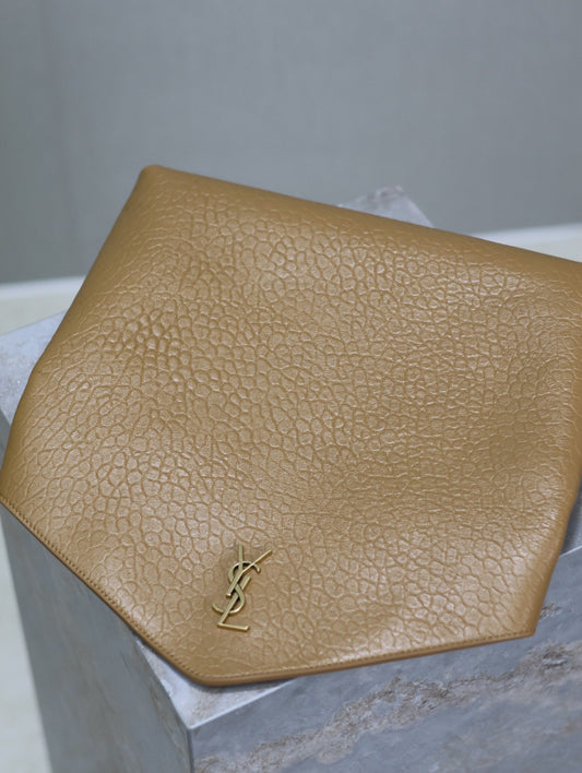 Luxury Saint Laurent ENVELOPE CLUTCH 29 IN EARTHY YELLOW LAMBSKIN COPPER LOGO