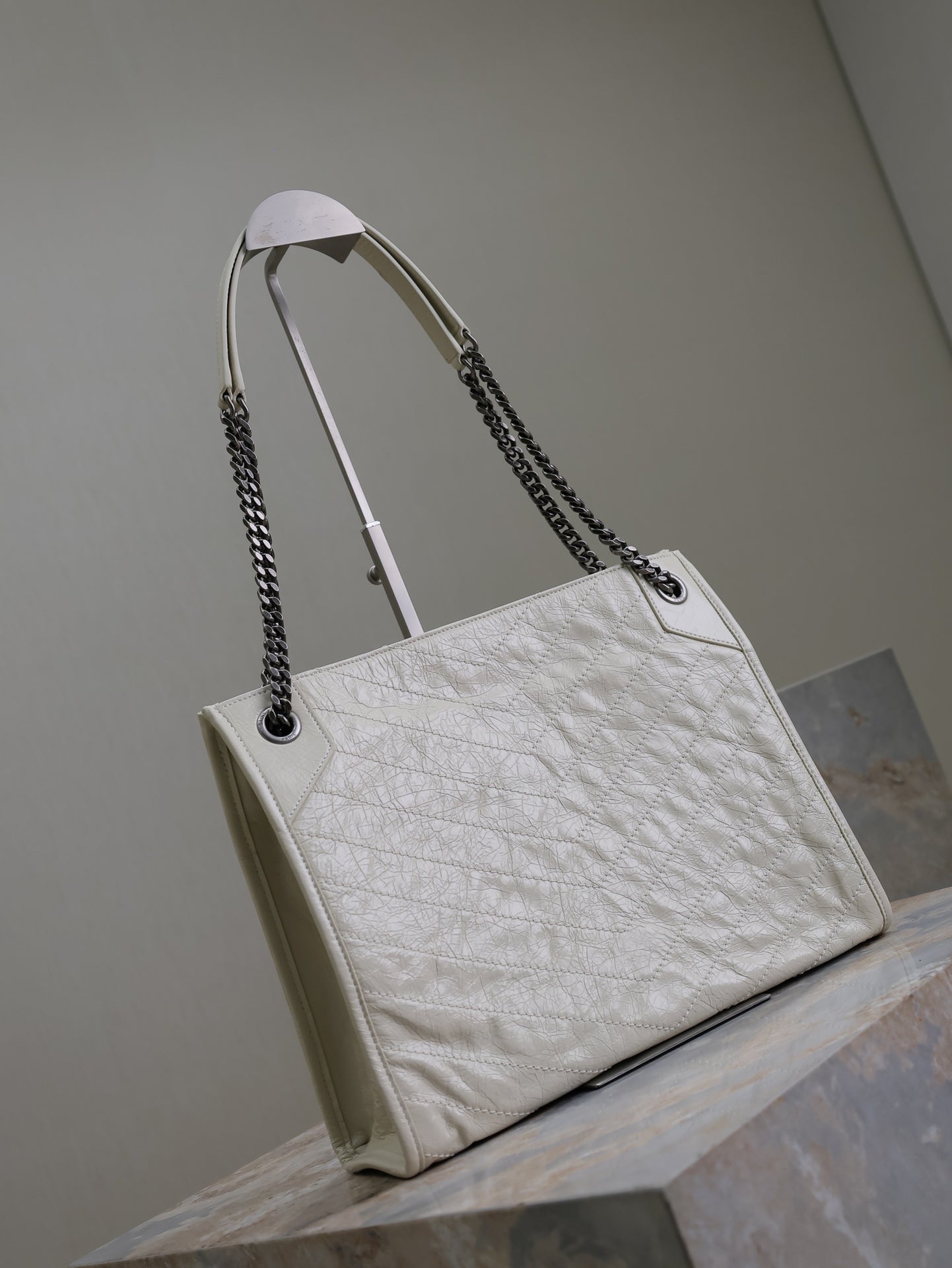 Luxury Saint Laurent NIKI SHOPPING BAG 33 IN WHITE CRUMPLED CALFSKIN