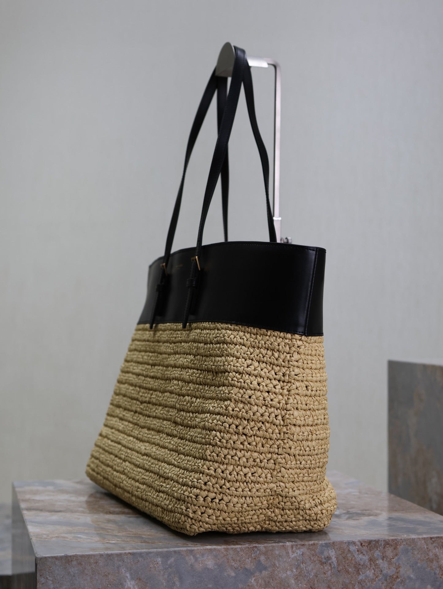 Luxury Saint Laurent SHOPPING TOTE BAG 38 IN BEIGE WOVEN RAFFIA AND BLACK CALFSKIN