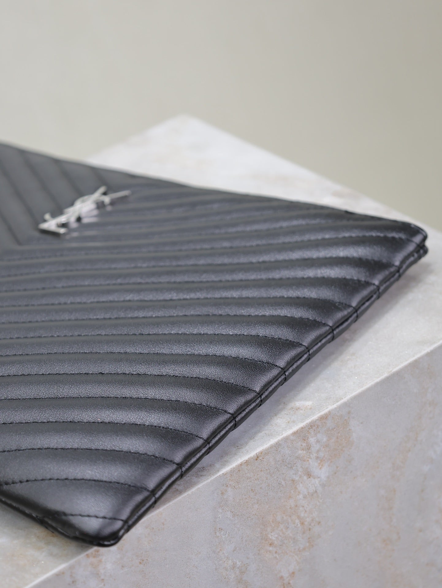 Luxury Saint Laurent CLUTCH 36 IN BLACK QUILTED CALFSKIN SILVER BUCKLE