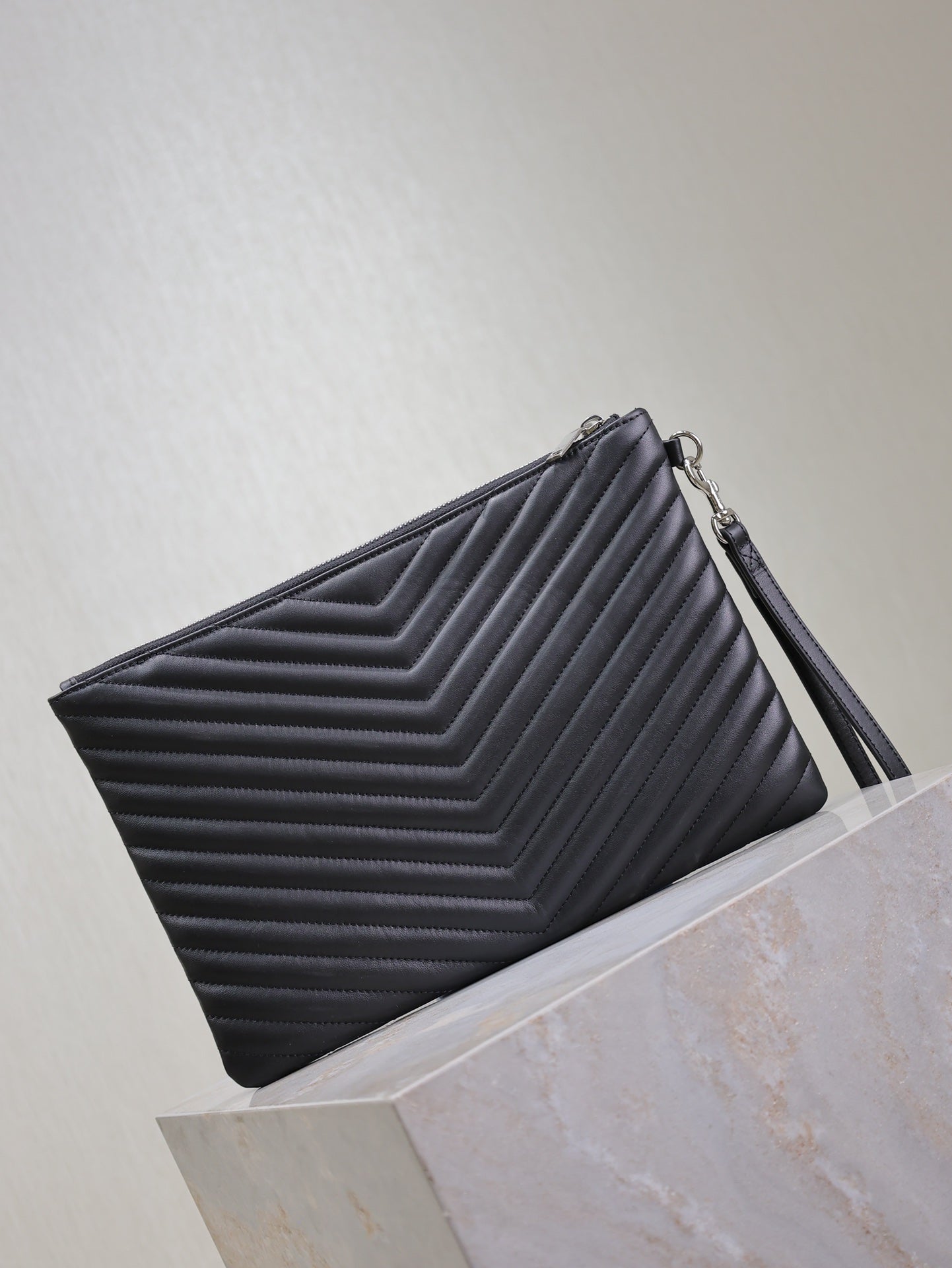 Luxury Saint Laurent CLUTCH 30 IN BLACK QUILTED CALFSKIN SILVER BUCKLE