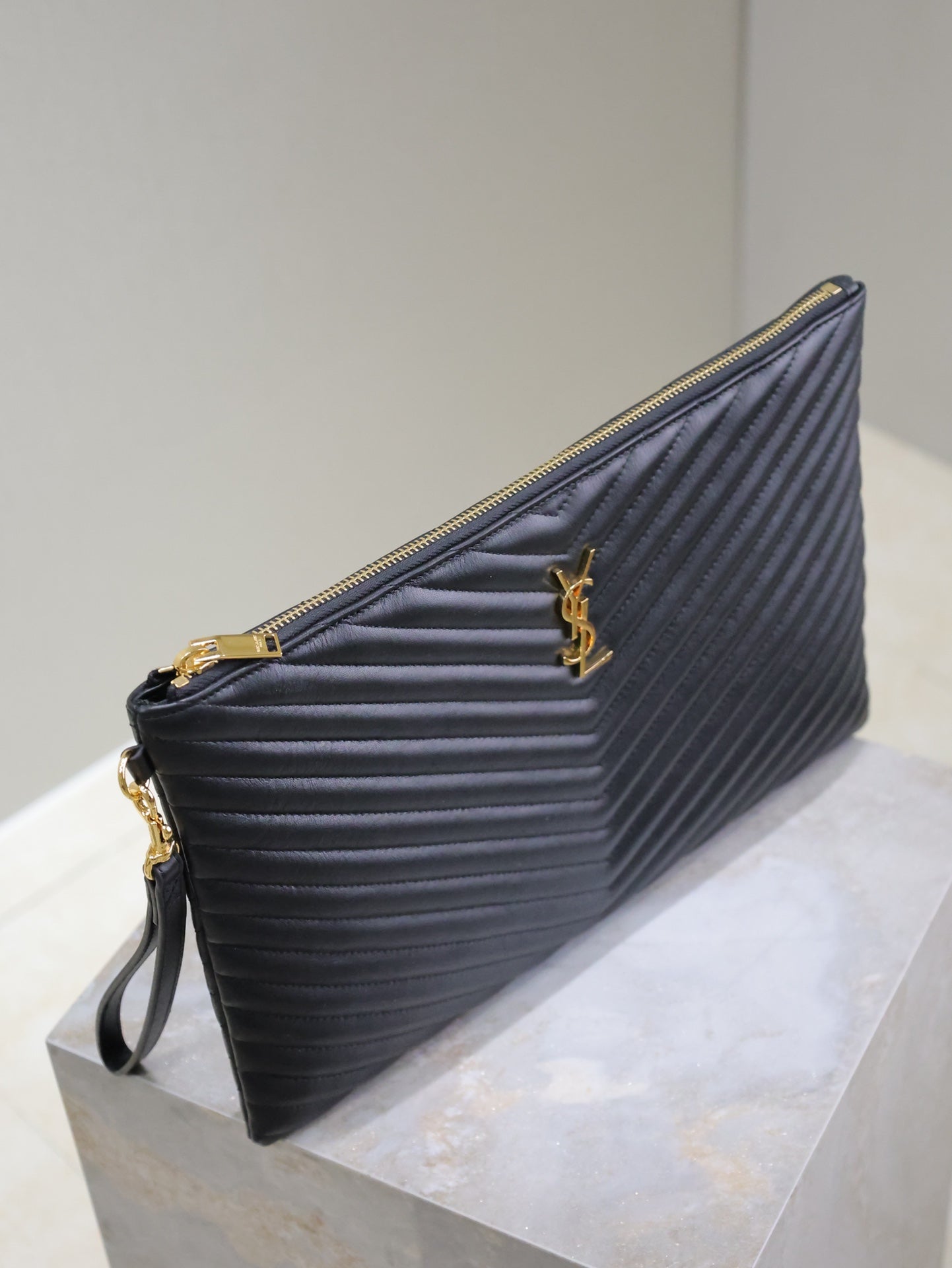 Luxury Saint Laurent CLUTCH 36 IN BLACK QUILTED CALFSKIN GOLD BUCKLE