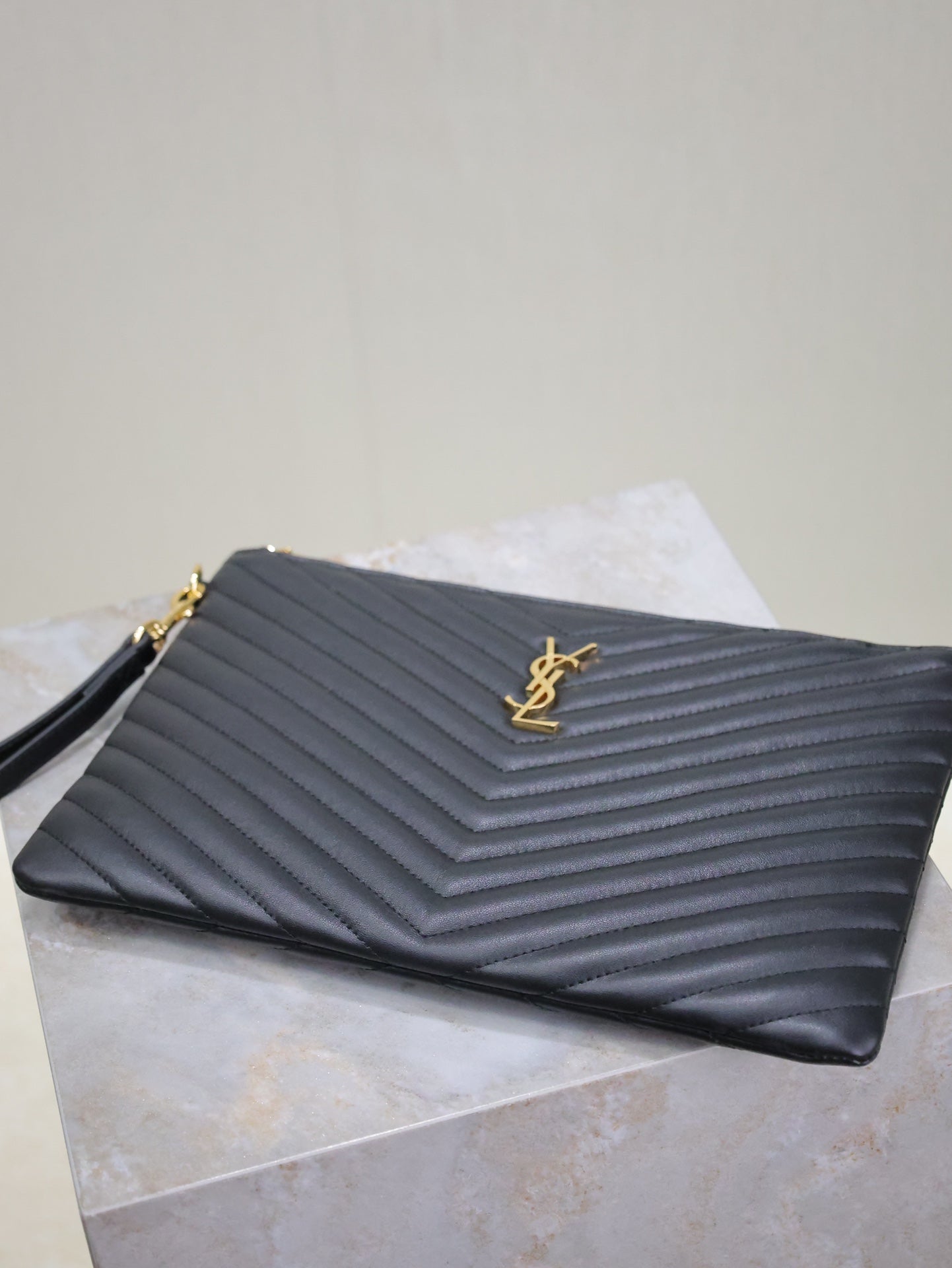Luxury Saint Laurent CLUTCH 30 IN BLACK QUILTED CALFSKIN GOLD BUCKLE