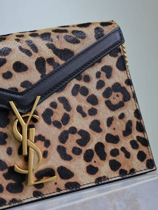 Luxury Saint Laurent CASSANDRA CHAIN BAG 22 IN LEOPARD PRINT CALFSKIN GOLD HARDWARE