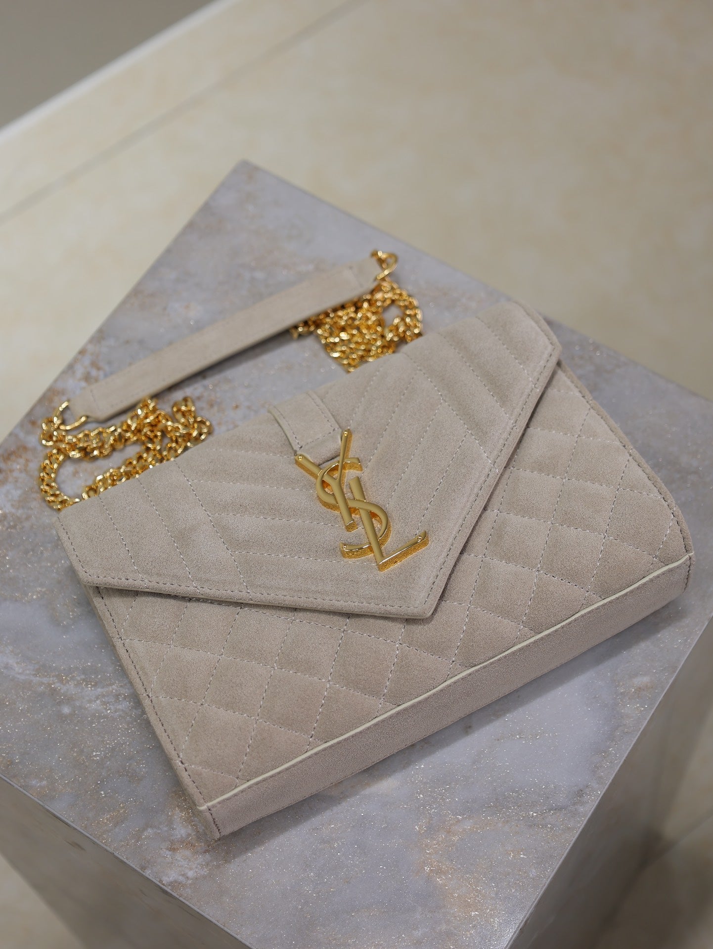 Luxury Saint Laurent ENVELOPE SMALL CHAIN BAG 22 IN BEIGE SUEDE GOLD HARDWARE