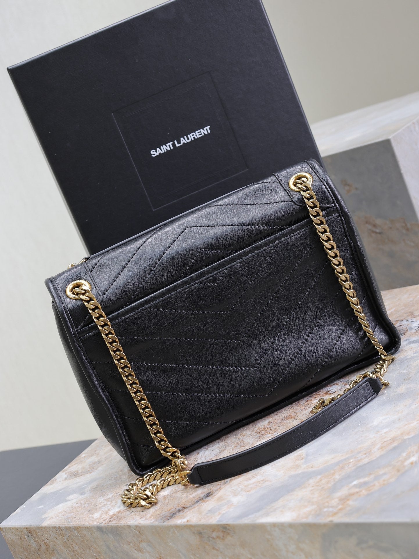 Luxury Saint Laurent NIKI MEDIUM 28 IN BLACK LAMBSKIN BLACK LOGO GOLD CHAIN