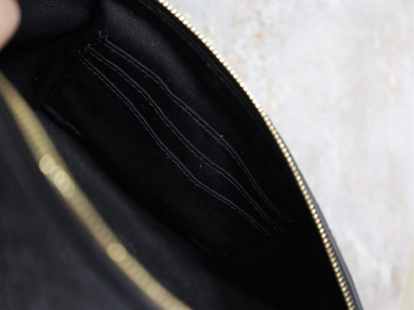 Luxury Saint Laurent CLASSIC CROSSBODY BAG 25 IN BLACK CAVIAR LEATHER GOLD LOGO