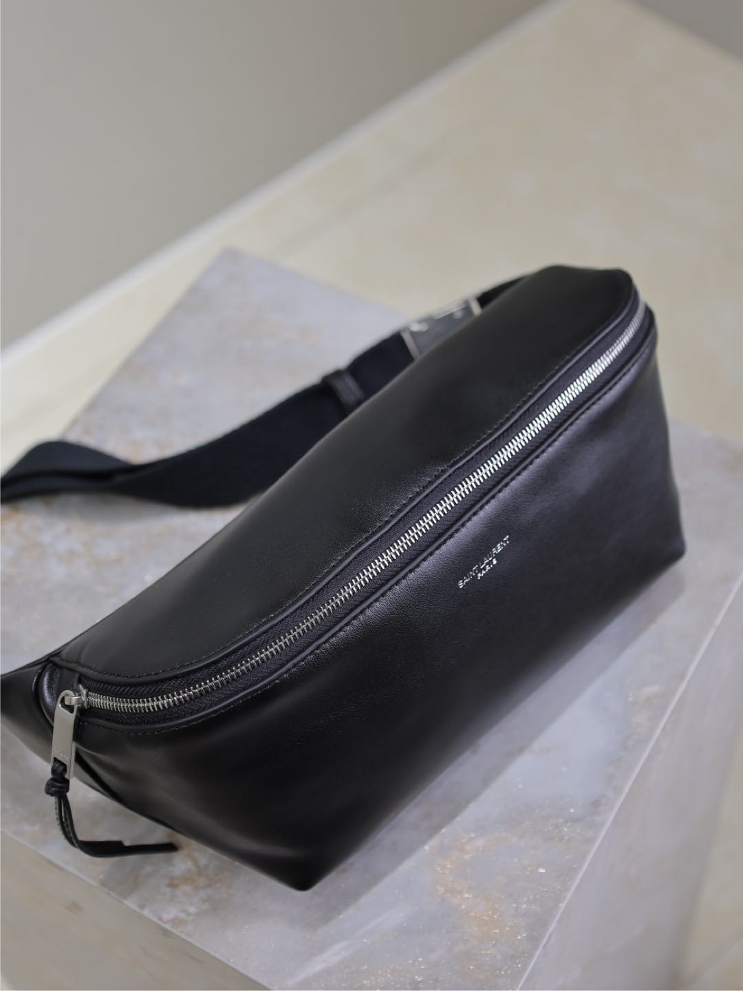 Luxury Saint Laurent CLASSIC CROSSBODY BAG 26 IN BLACK LAMBSKIN