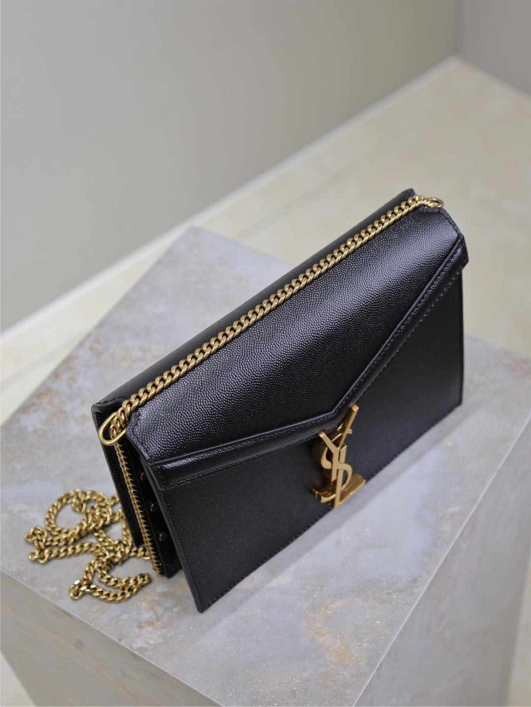 Luxury Saint Laurent CASSANDRA CHAIN BAG 22 IN BLACK CAVIAR PATTERN CALFSKIN GOLD HARDWARE