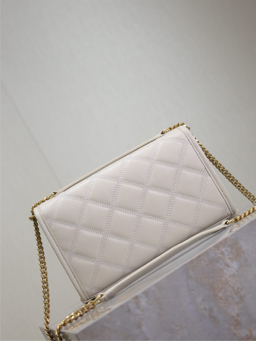 Luxury Saint Laurent BECKY 22 IN WHITE QUILTED LAMBSKIN GOLD HARDWARE