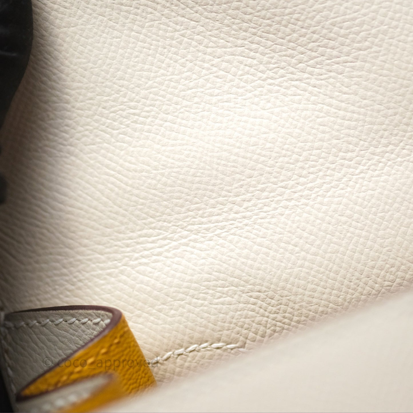 Hermès HSS Sellier Kelly 28 Craie 10 / Amber 9D Epsom Brushed Gold Hardware