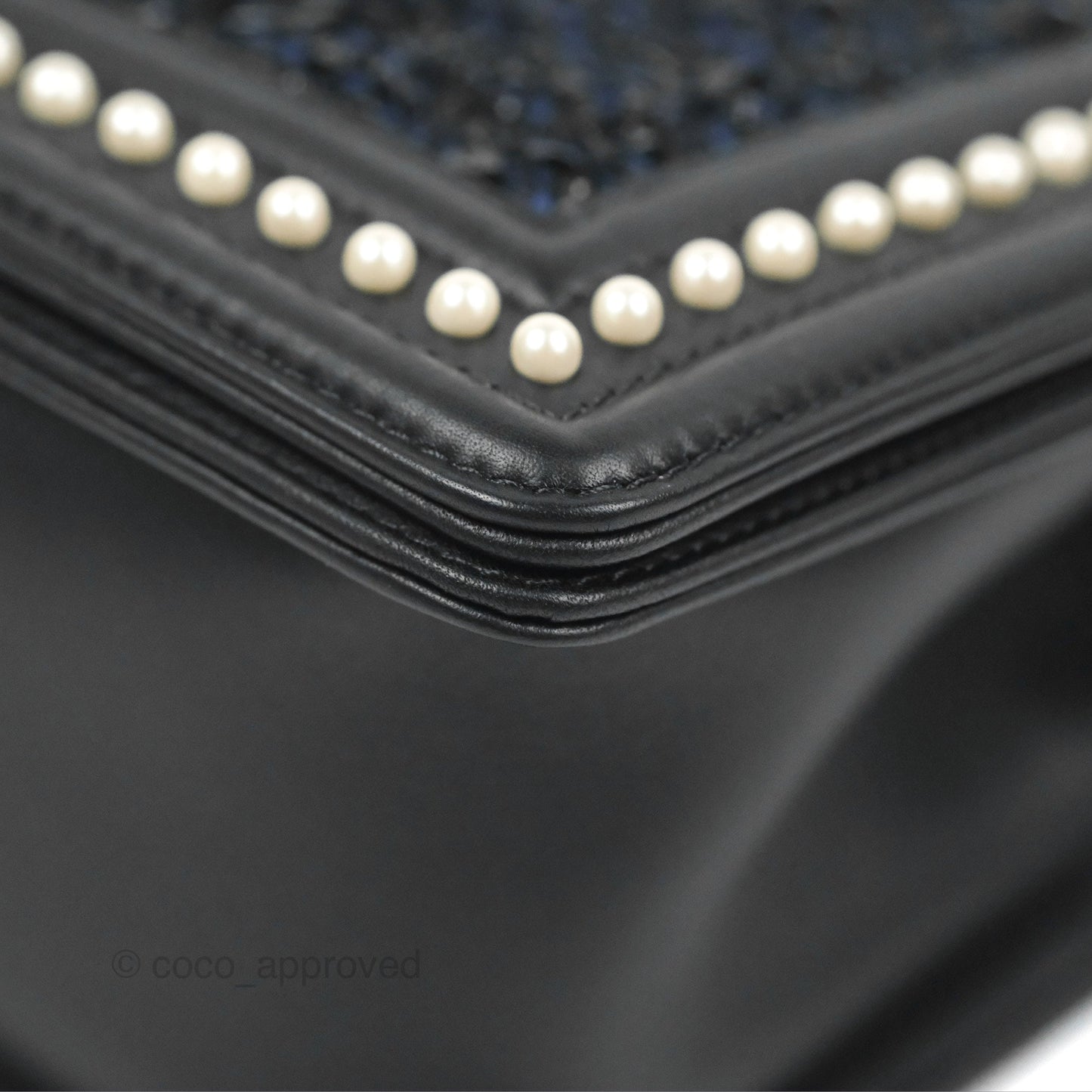 Chanel Medium Pearl Around Boy Black/Navy Tweed Gun Metal Hardware