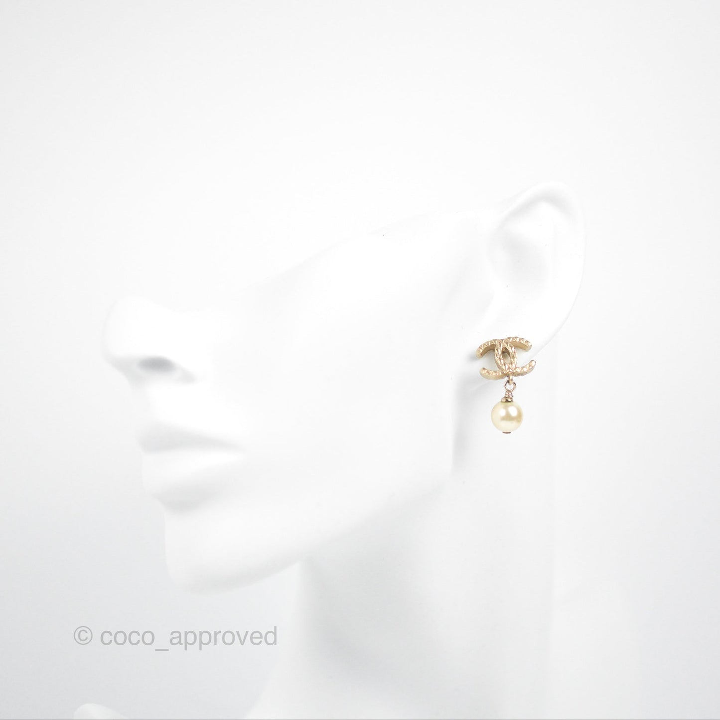 Chanel CC Pearl Drop Earrings Gold Tone 10A