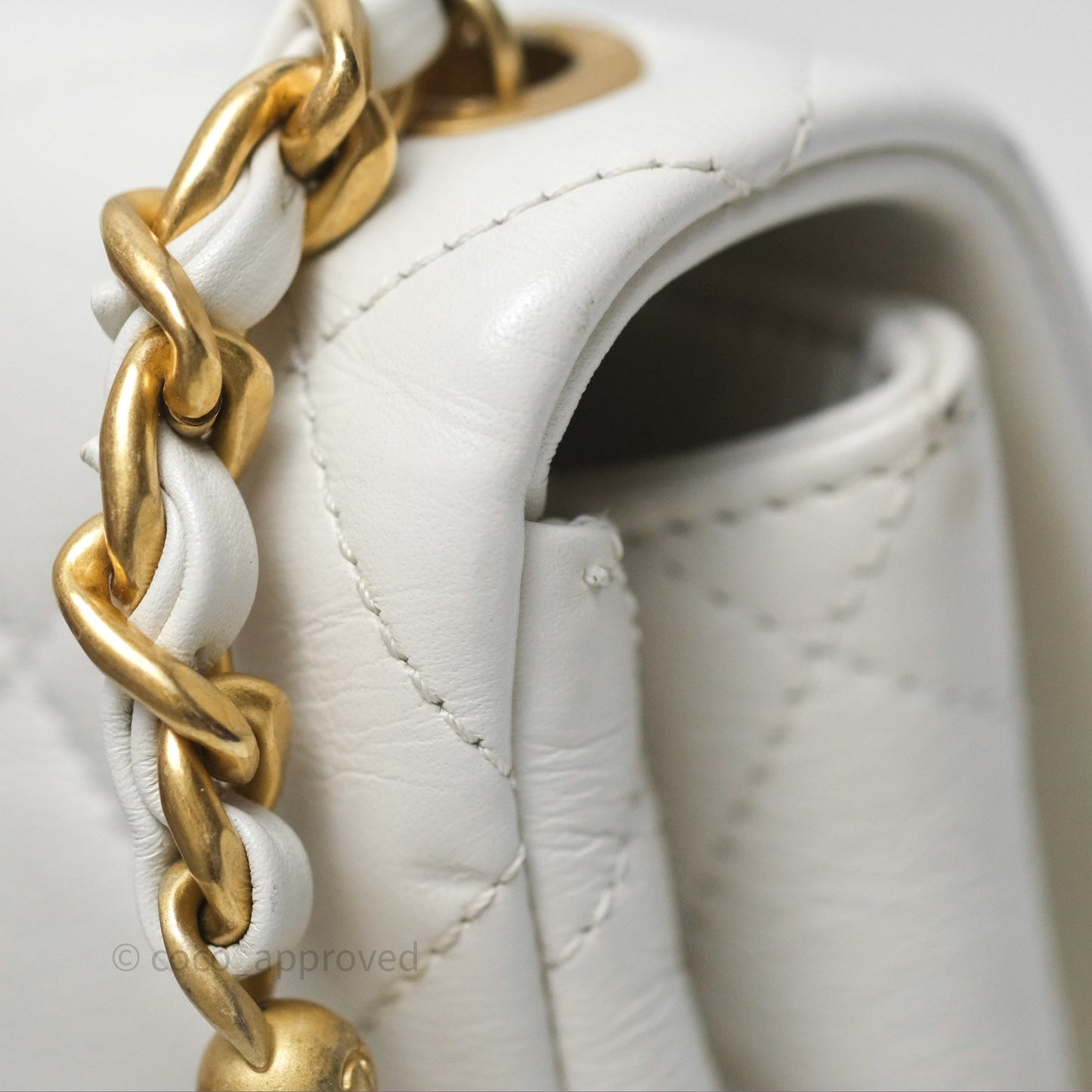 Chanel Quilted Pearl Flap Bag White Shiny Crumpled Calfskin Aged Gold Hardware 22C