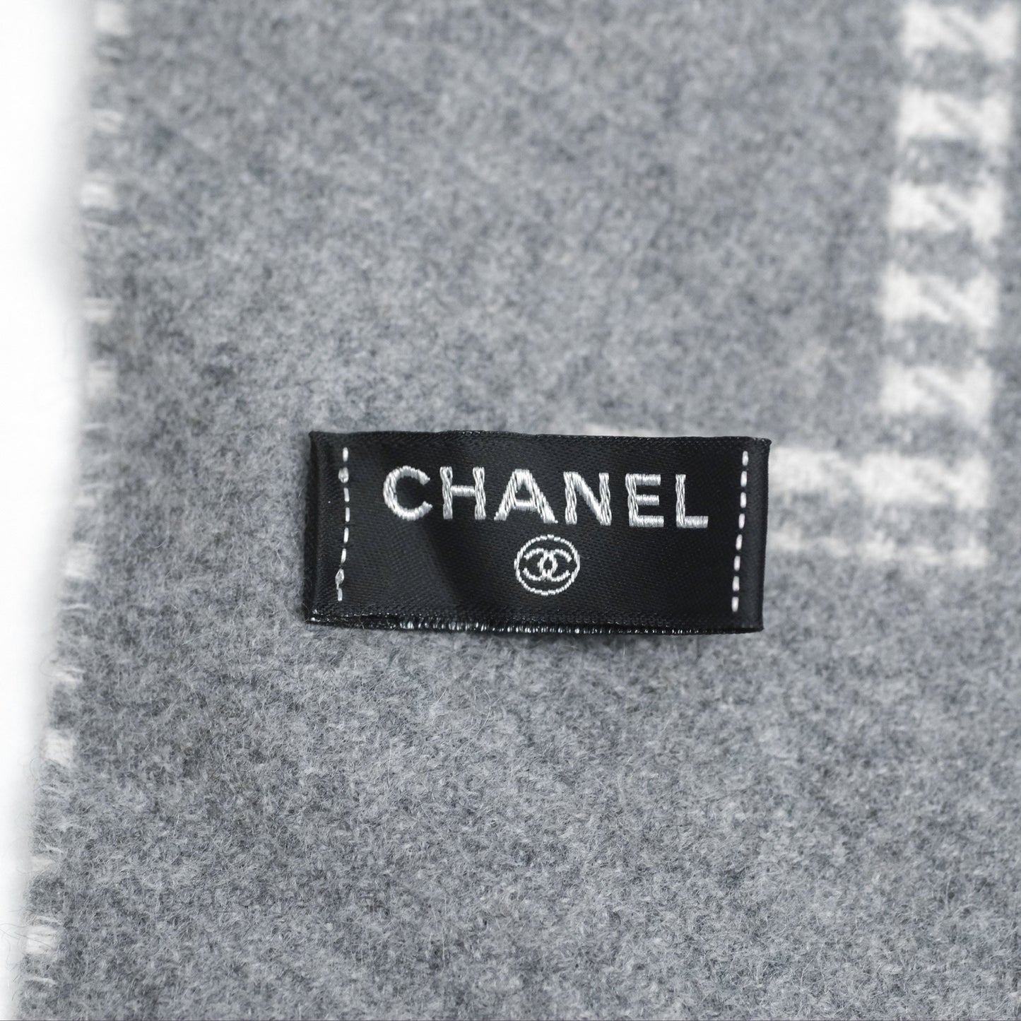 Chanel CC Reversible Cashmere Scarf Grey/ White 23B