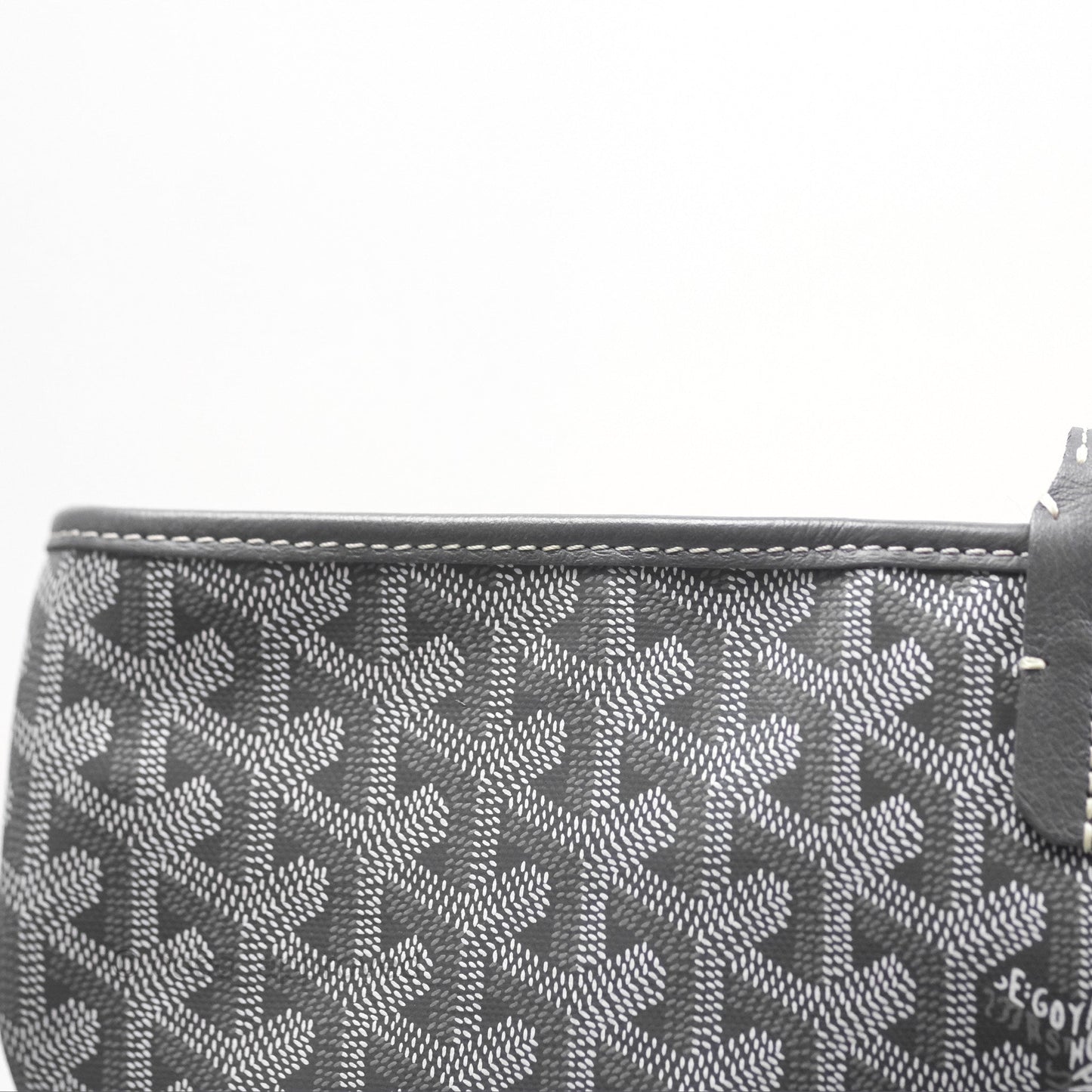 Goyard St Artois Tote MM ⁣⁣⁣⁣⁣⁣⁣⁣⁣⁣⁣⁣⁣⁣⁣⁣⁣⁣⁣⁣Grey Canvas