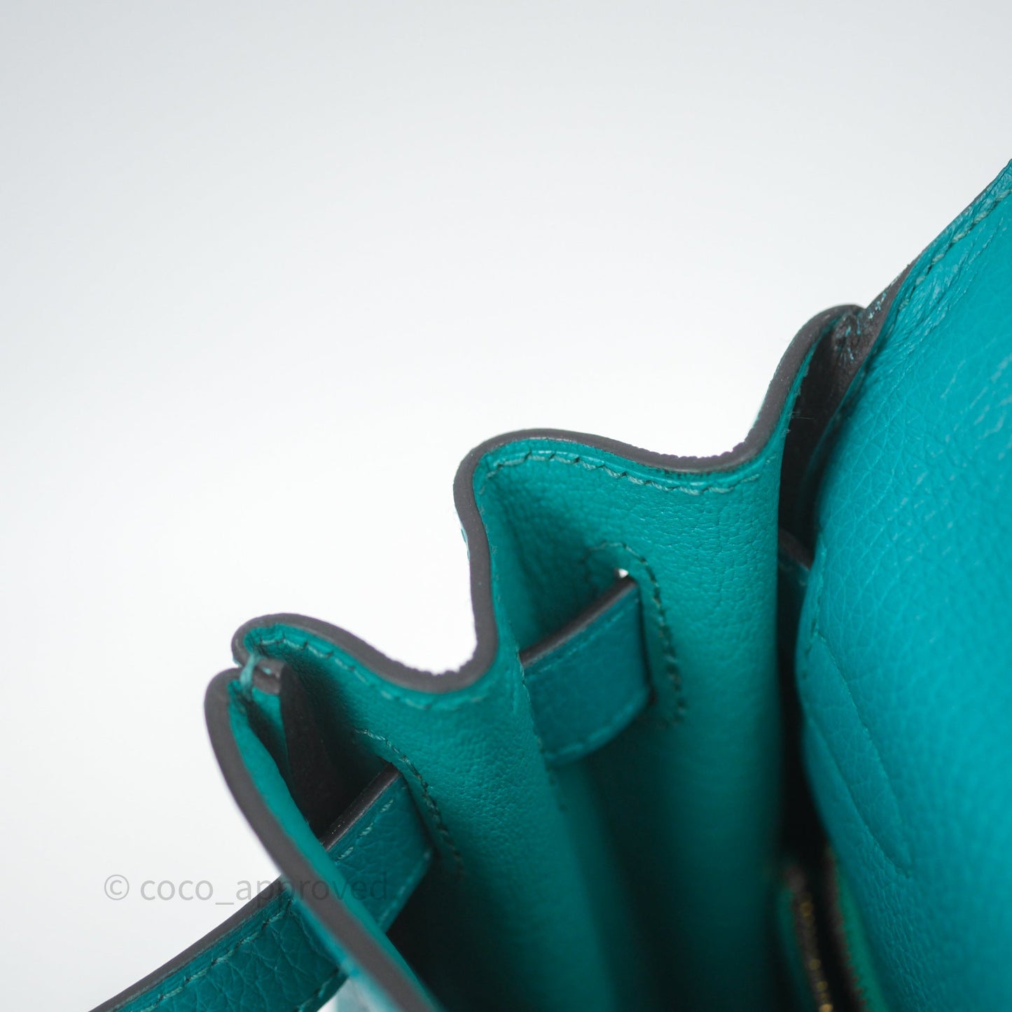 Hermès Kelly 28 Retourne Bleu Paon 7F Clemence Gold Hardware