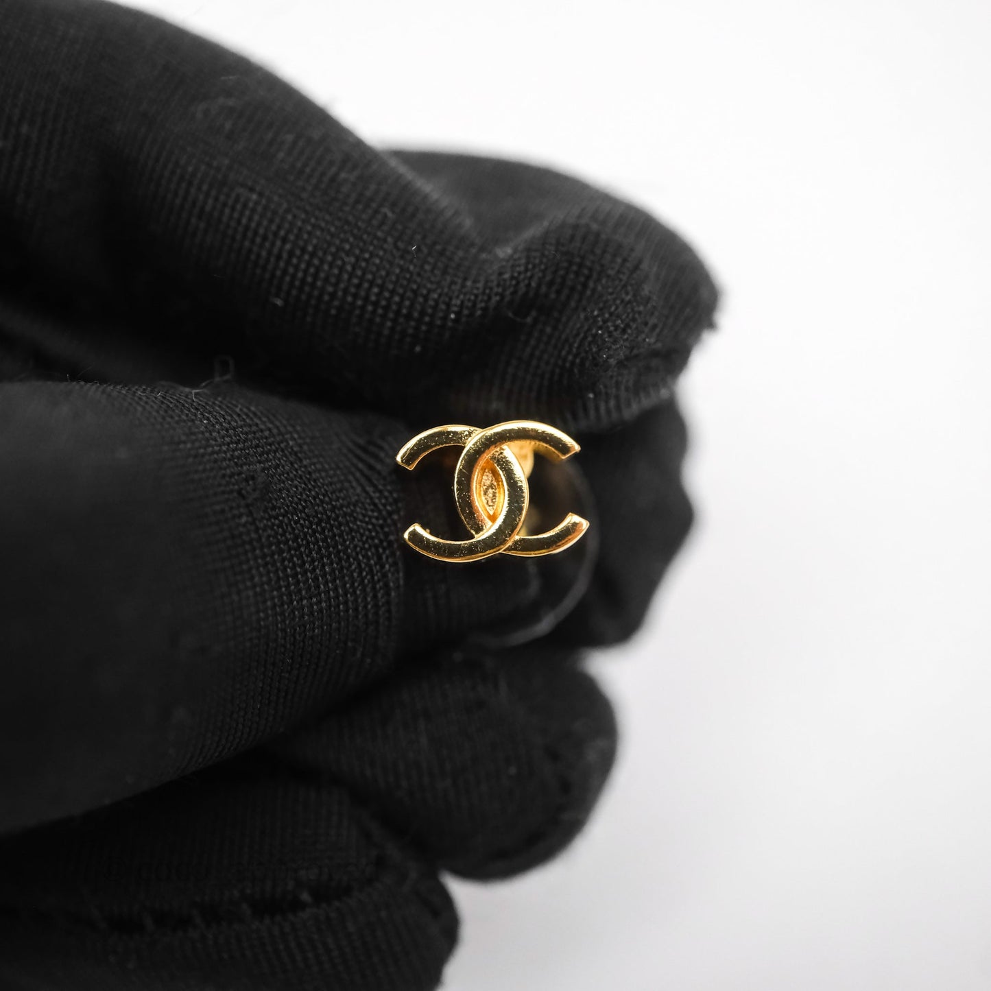 Chanel CC Earrings Gold Tone 26P