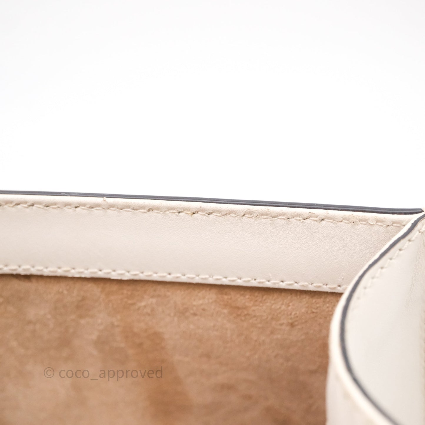 Gucci Mini Sylvie Top Handle White Calfskin Shoulder Bag⁣ ⁣⁣⁣⁣⁣⁣⁣⁣⁣⁣⁣⁣⁣⁣⁣⁣With Strap