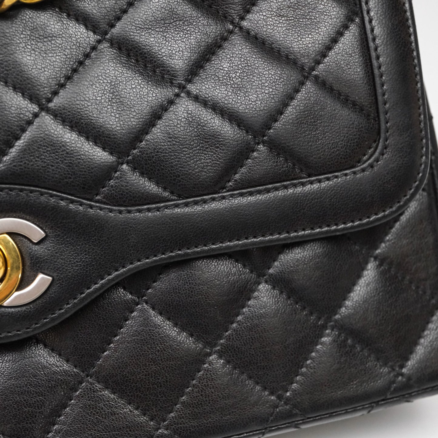 Chanel Quilted Vintage Flap Bag Lambskin Black 24K Gold Hardware