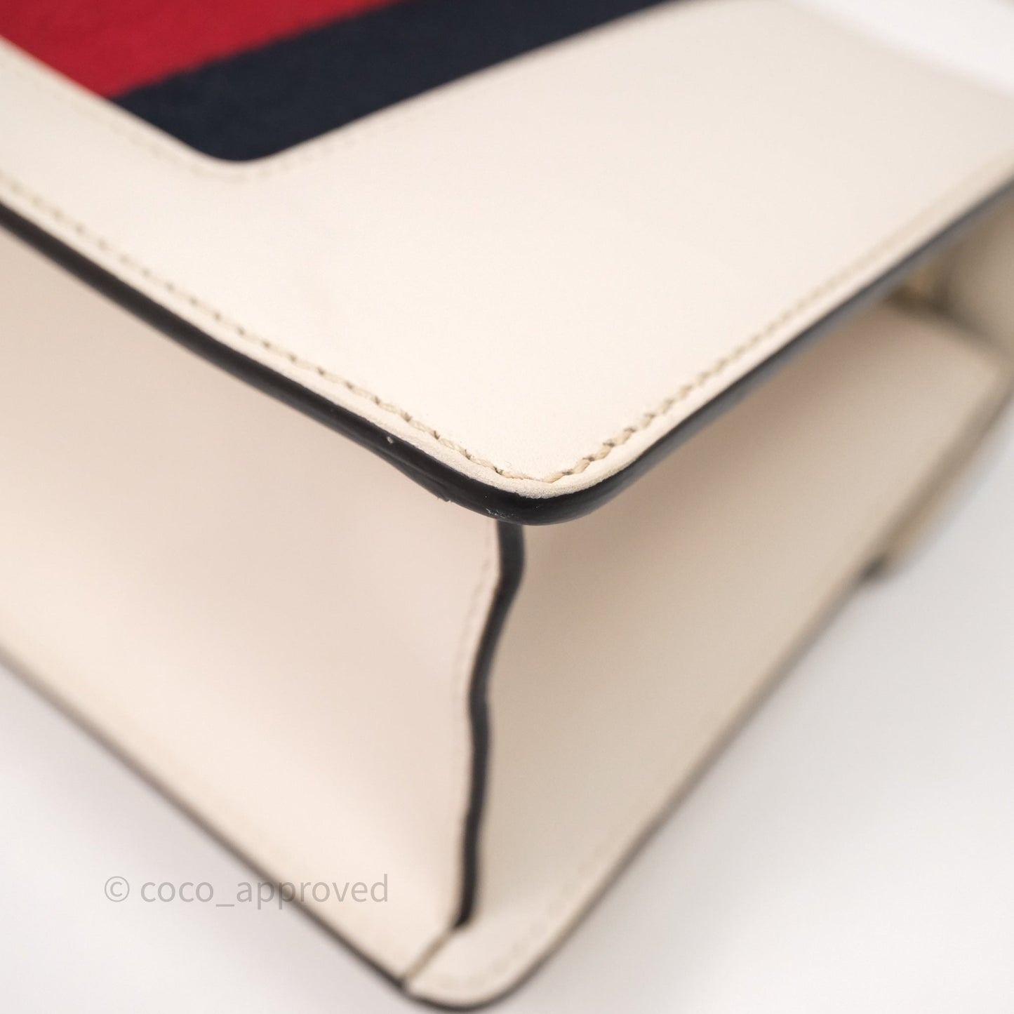 Gucci Mini Sylvie Top Handle White Calfskin Shoulder Bag⁣ ⁣⁣⁣⁣⁣⁣⁣⁣⁣⁣⁣⁣⁣⁣⁣⁣With Strap