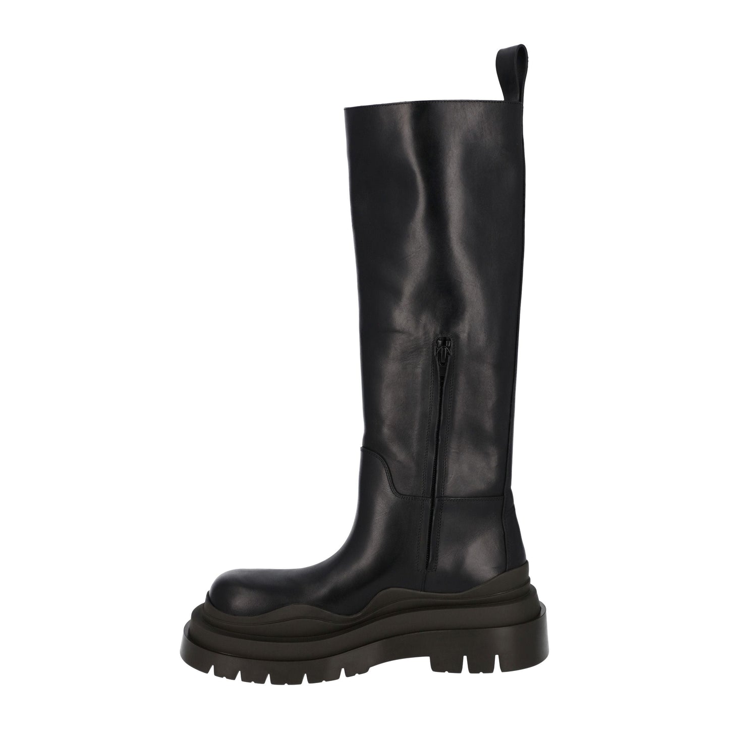 Luxury Bottega Veneta Tire Boot in Calfskin in black