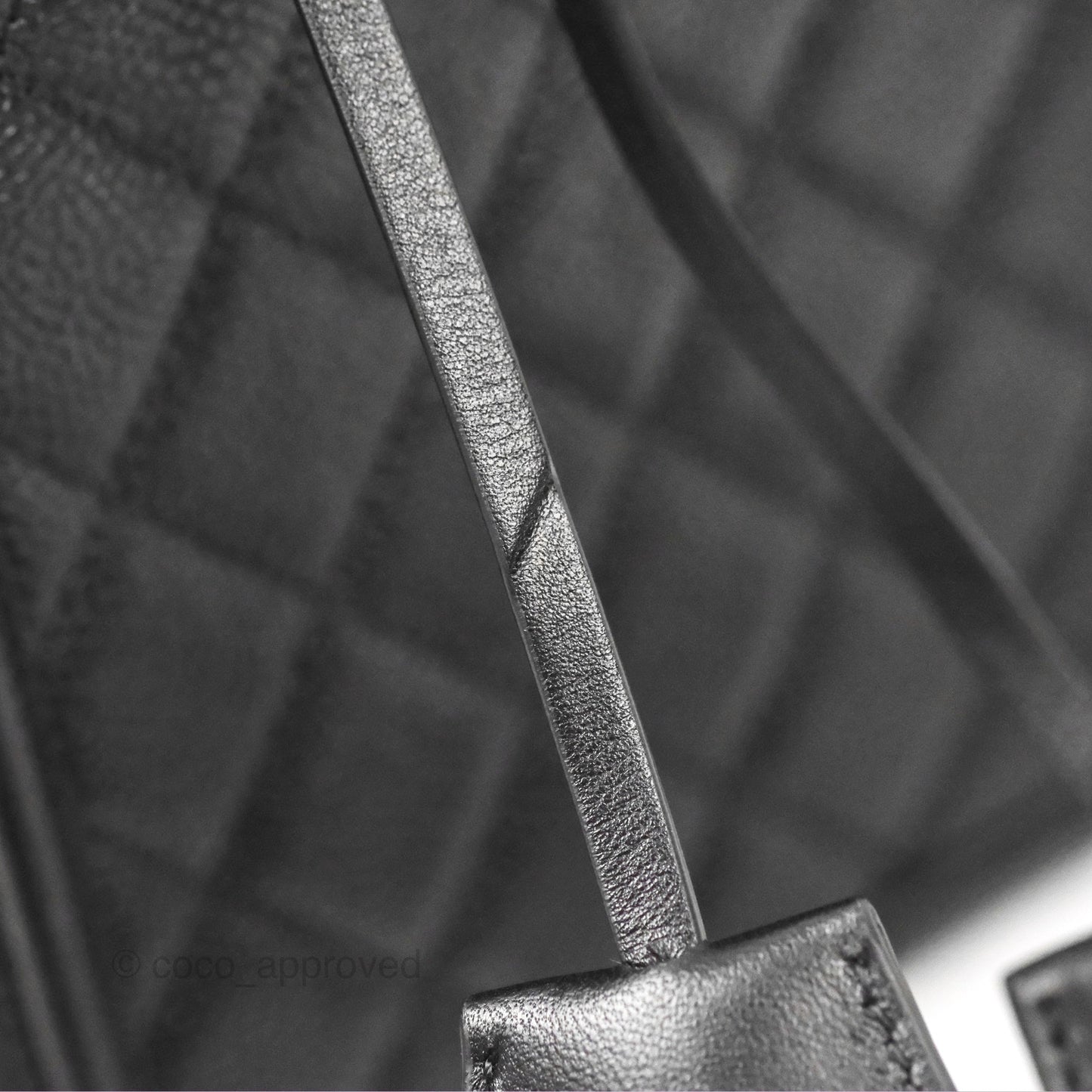 Chanel Quilted Medium CC Filigree Vanity Case Black Caviar Gold Hardware