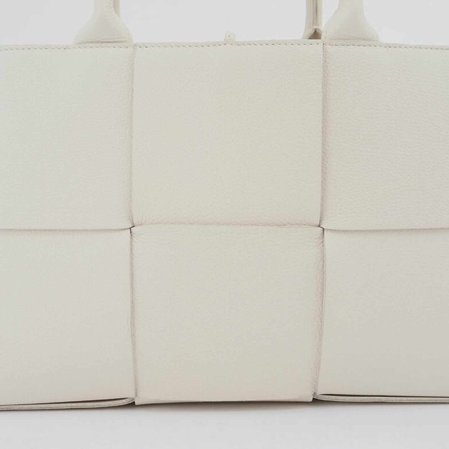 Luxury Bottega Veneta Leather Handbag Tote Bag ()