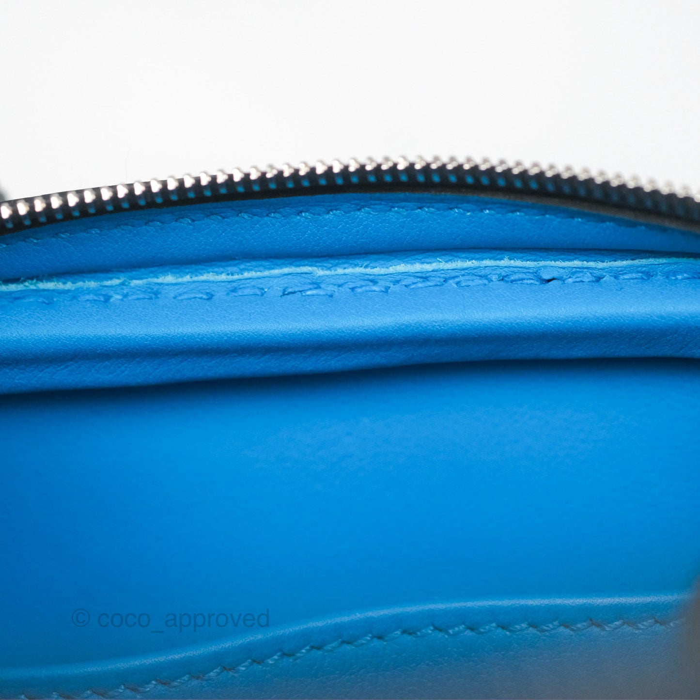 Hermès Lindy 26 Caban/Bleu Frida Swift Palladium Hardware