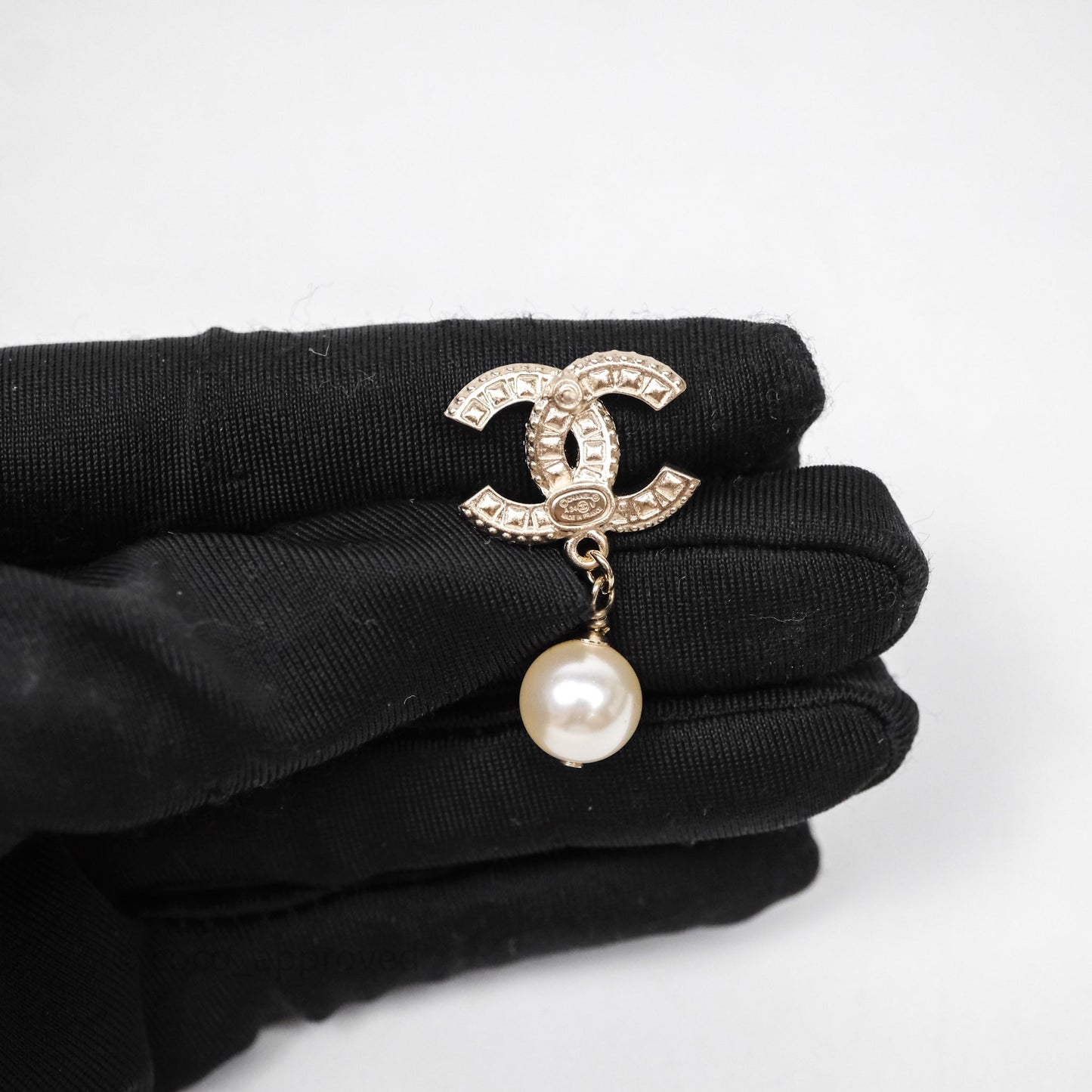 Chanel Crystal CC Pearl Drop Earrings Gold Tone 24V