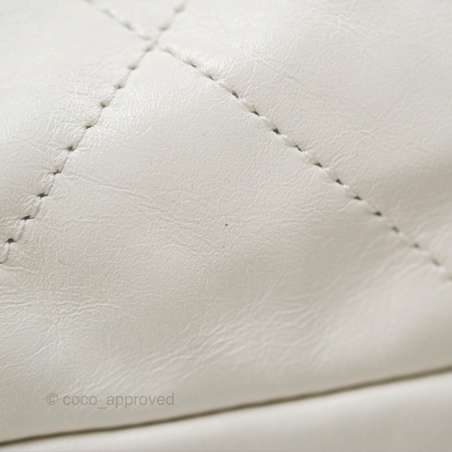 Chanel 22 Medium White Shiny Calfskin Aged Gold Hardware
