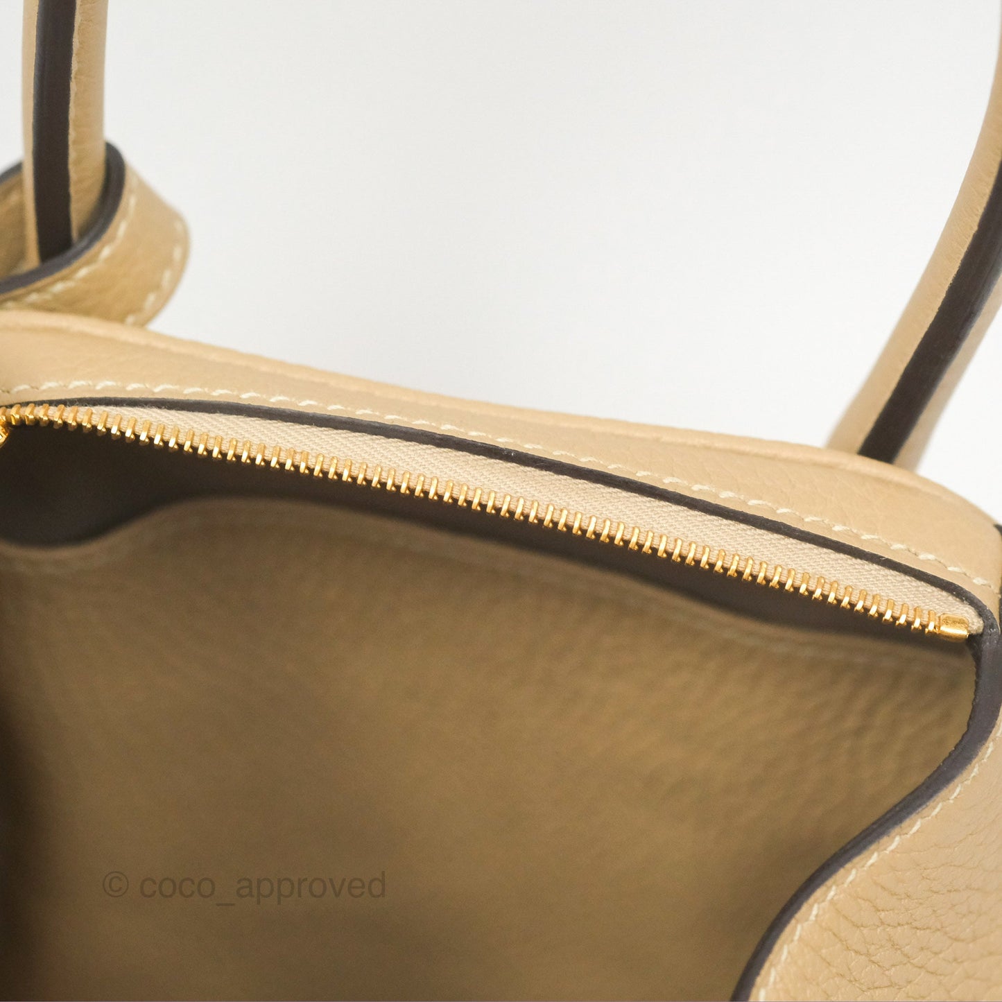 Hermès Lindy 26 Trench Clemence Gold Hardware