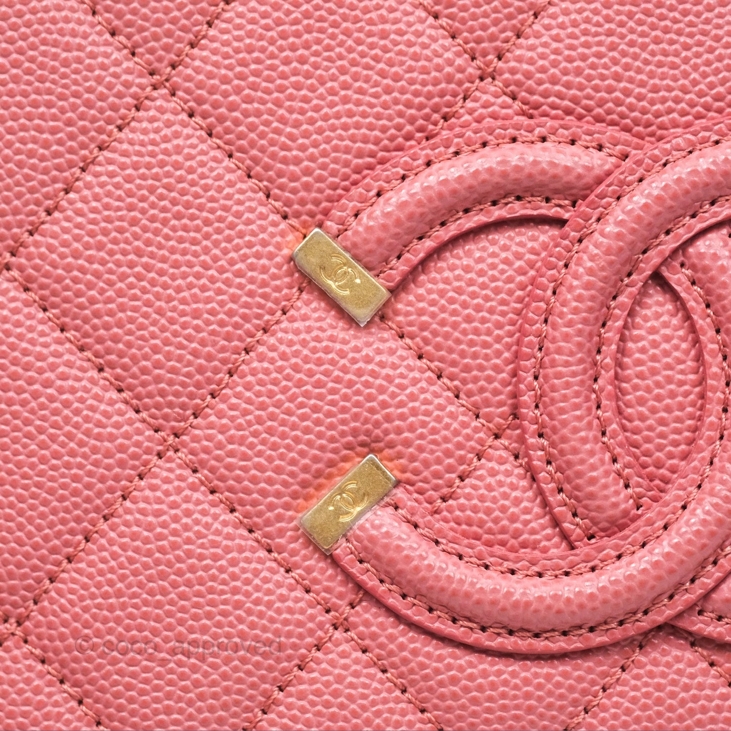 Chanel Quilted Small CC Filigree Vanity Case Pink Caviar Gold Hardware