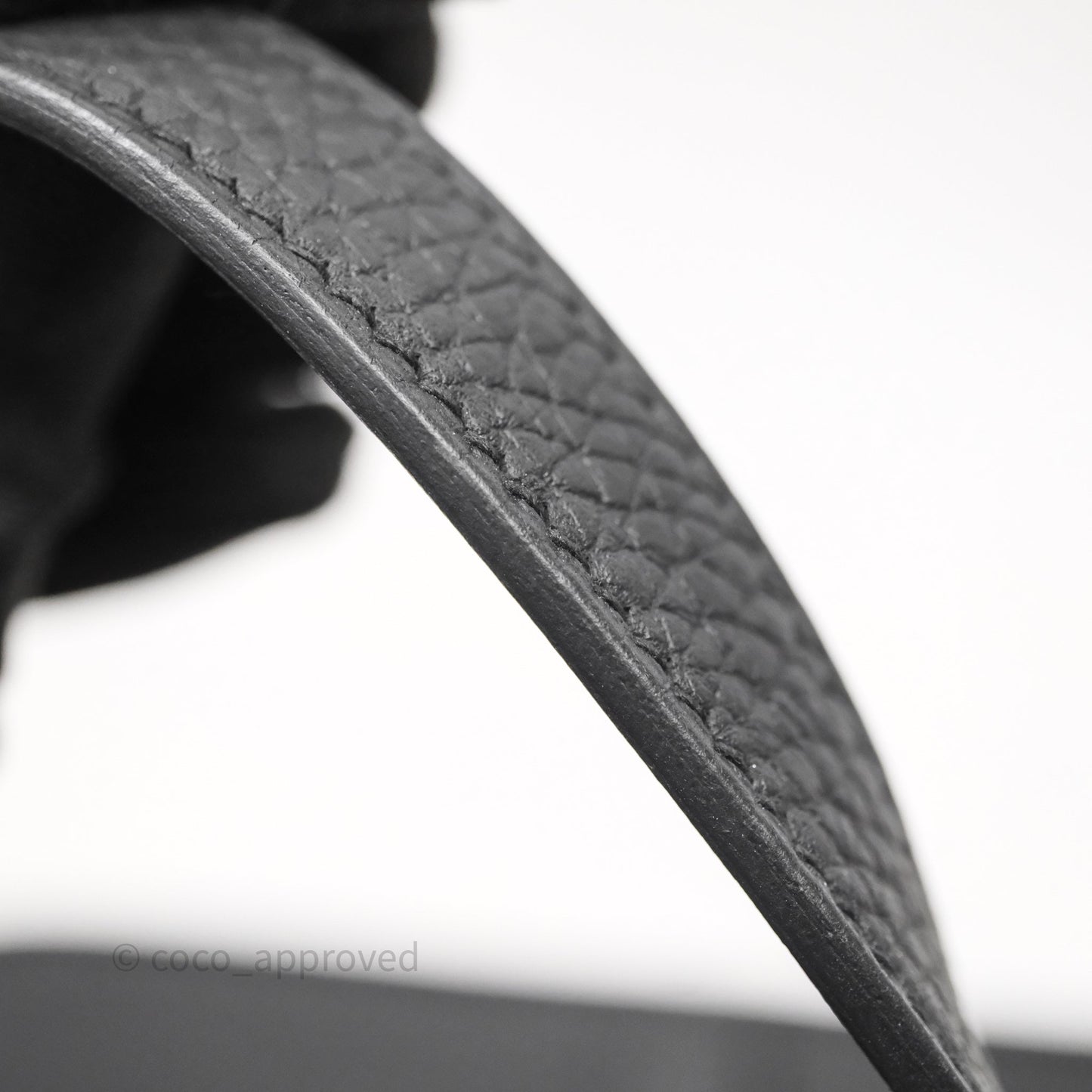Hermès Halzan 25 Taurillon Clemence 89 Noir Gold Hardware
