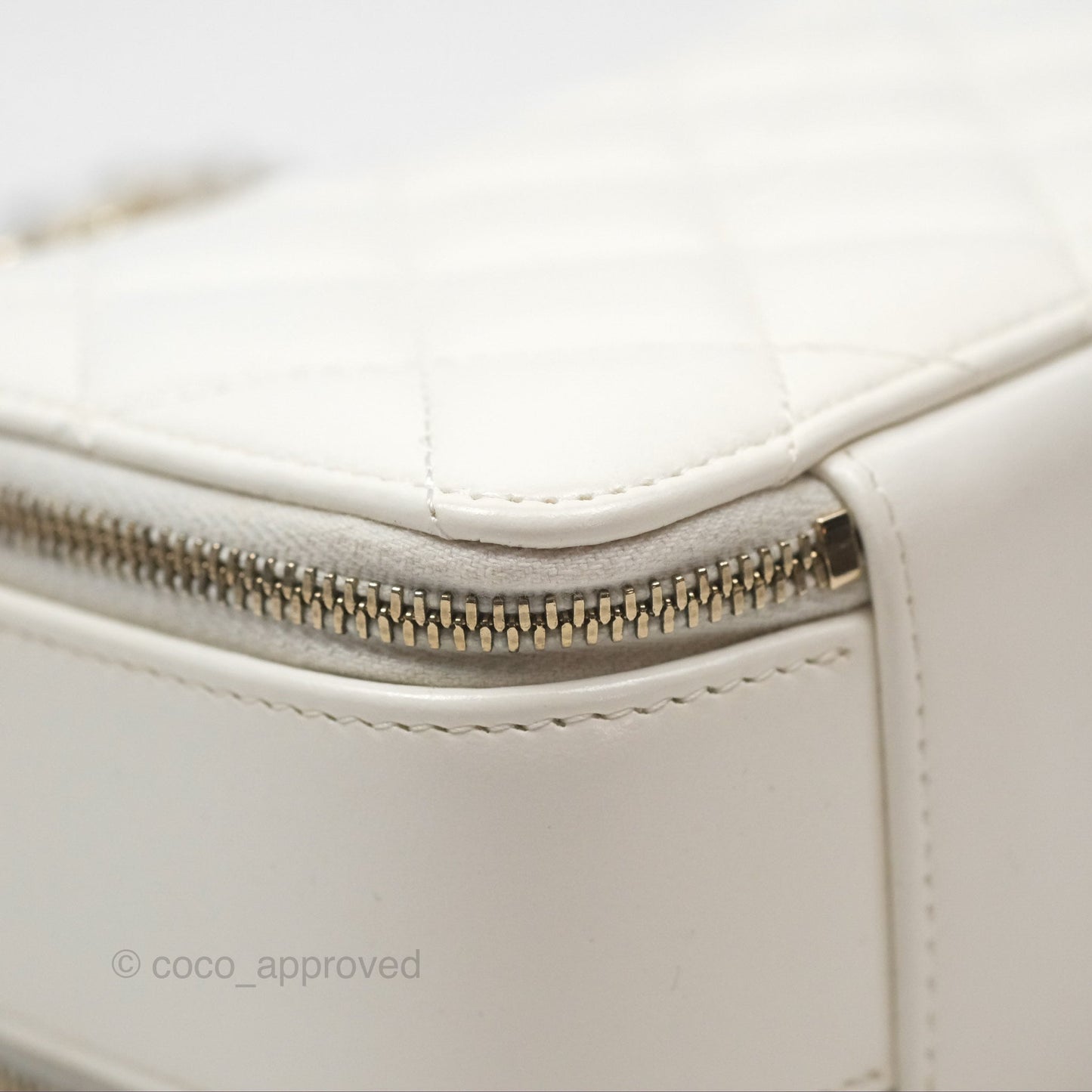 Chanel Top Handle Quilted Vanity Case White Shiny Lambskin Good Hardware