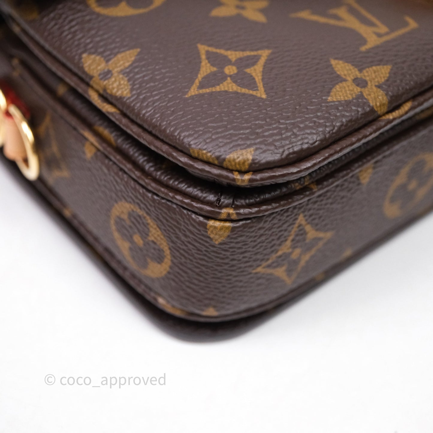 Louis Vuitton Pochette Métis East West Monogram Canvas
