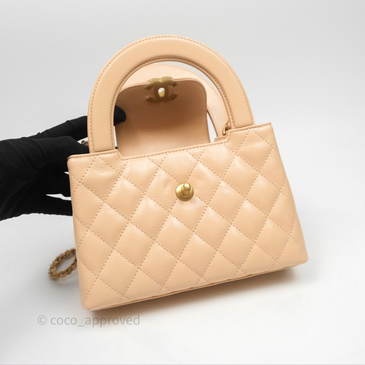 Chanel Kelly Bag Quilted Light Beige Shiny Crumpled Calfskin Aged Gold Hardware